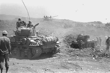 Israeli tanks in the Golan Heights . 1967