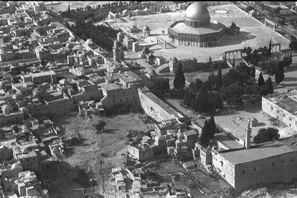 Aerial view of Jerusalem in 1967. -GPO 06/09/1967