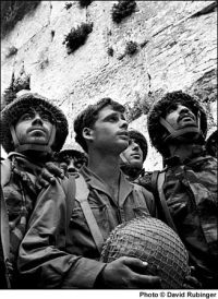 Israeli paratroopers at the Western Wall Israeli paratroopers at the Western Wall